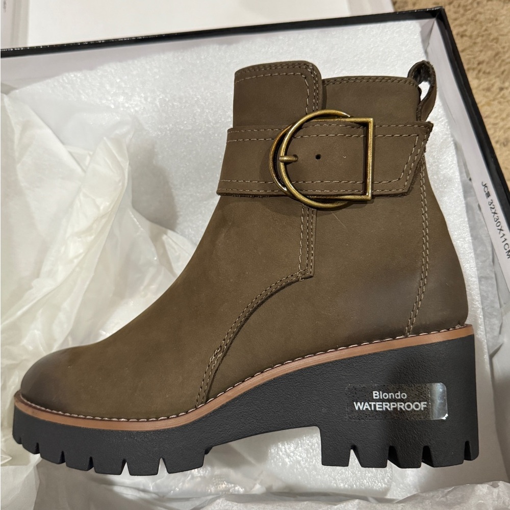 New Waterproof Blondo Platform Women's Winter Boots with Rubber soles size 6